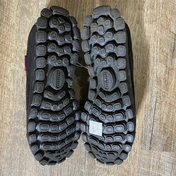 Sketchers Lightweight Slip Ons - Picture 3 of 6